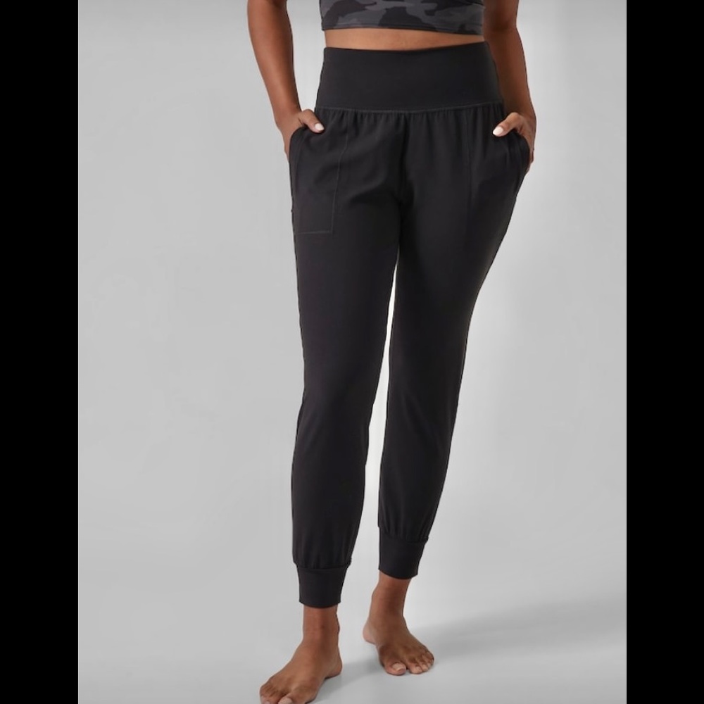 Athleta Salutation Black Jogger in Powervita, Medium